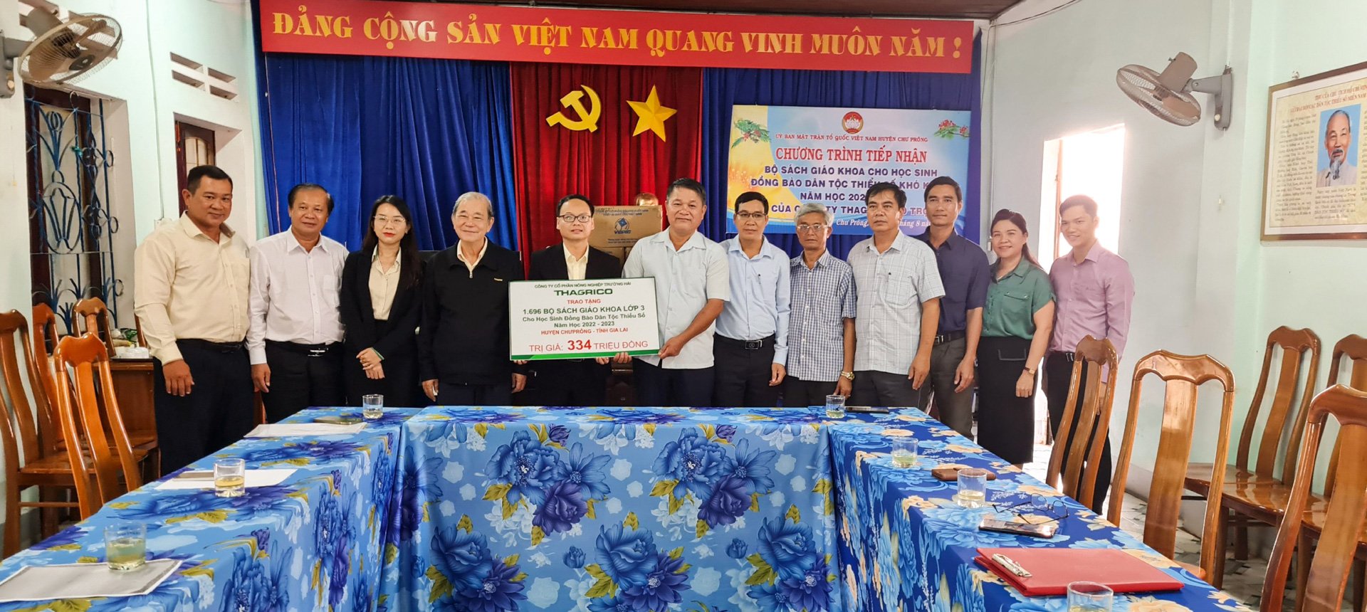 THACO AGRI trao tặng 1.696 bộ sách giáo khoa cho học sinh dân tộc thiểu số tại Gia Lai