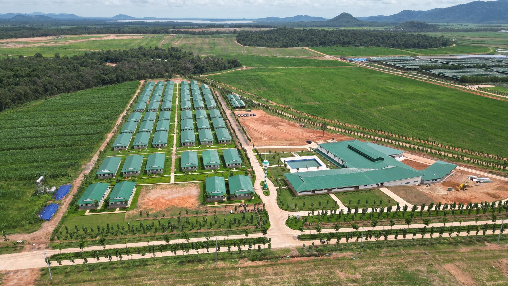 Nhằm nâng cao chất lượng đời sống cho người lao động, Xí nghiệp Chăn nuôi Bò Ia Puch đã đầu tư xây d...