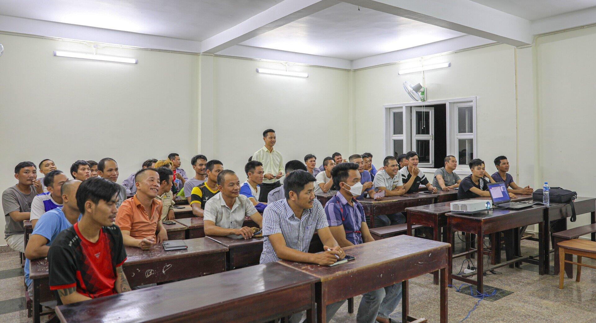 KLH HAGL AGRICO  Lào đào tạo chuyên đề an toàn trong vận hành hệ thống điện