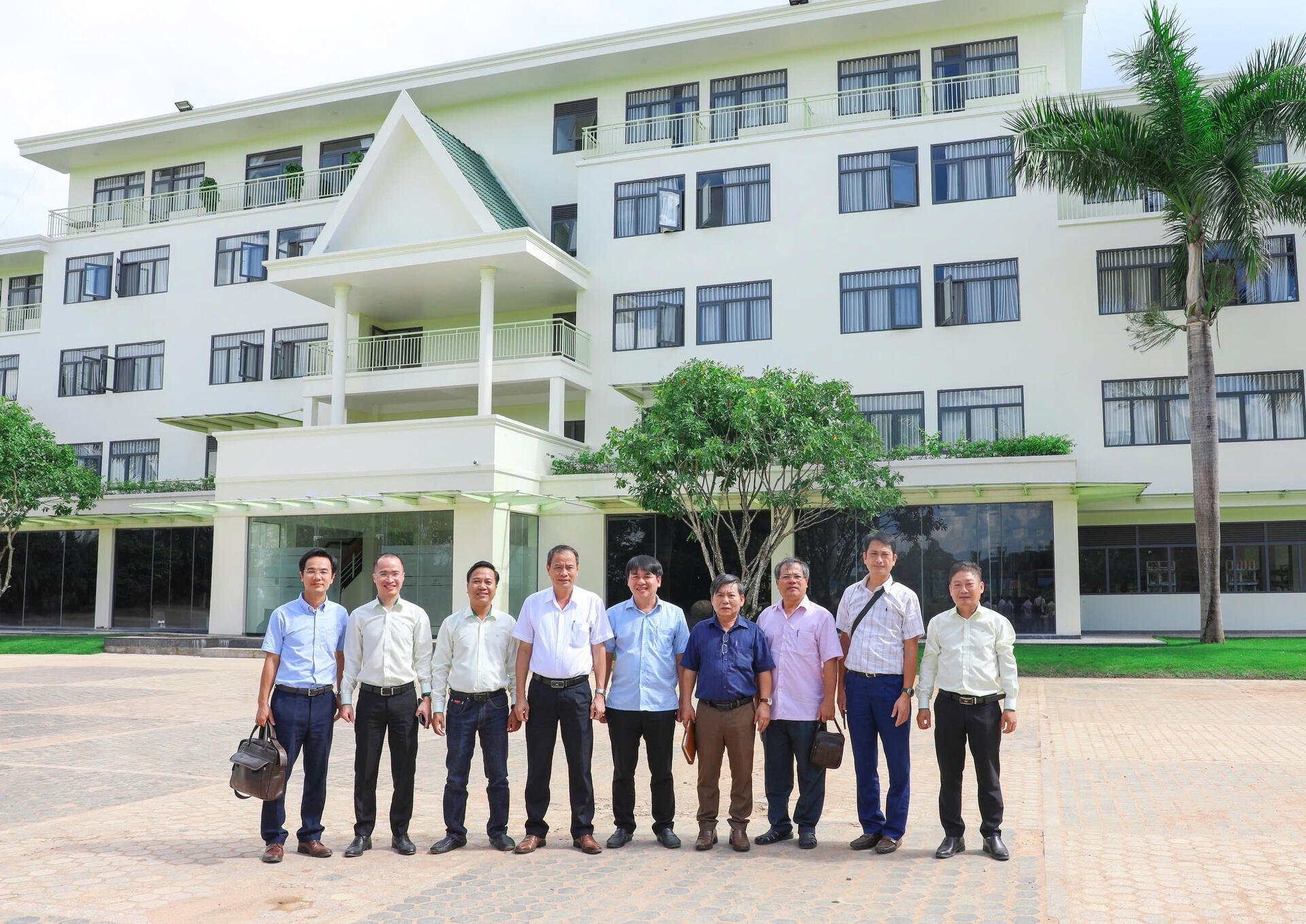 Đoàn công tác tỉnh Quảng Nam thăm và làm việc  tại KLH HAGL AGRICO Lào